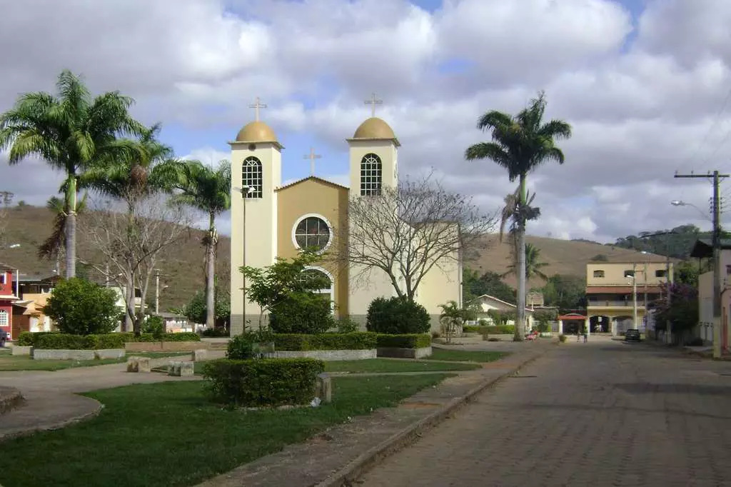 M E Flagra Adolescente Estuprando Irm De Anos E Tenta Mat Lo A